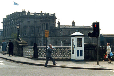 old_payphone_heuston_bridge_dublin_1989_sm.jpg